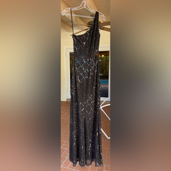 Beautiful black sequined prom dress with mesh cutout on side and open leg size00 - Picture 6 of 8
